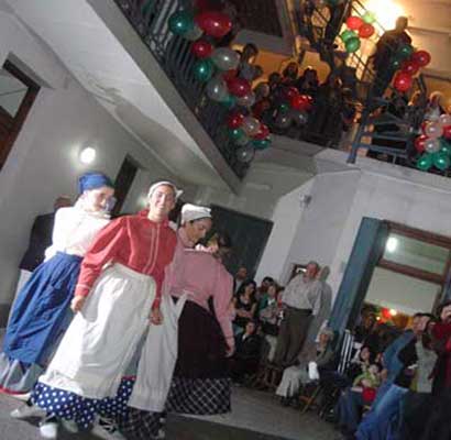 Festejo del Día del Euskera 2009 en la sede de Euskaltzaleak en la porteña calle México 1880 (foto EuskalKultura.com)