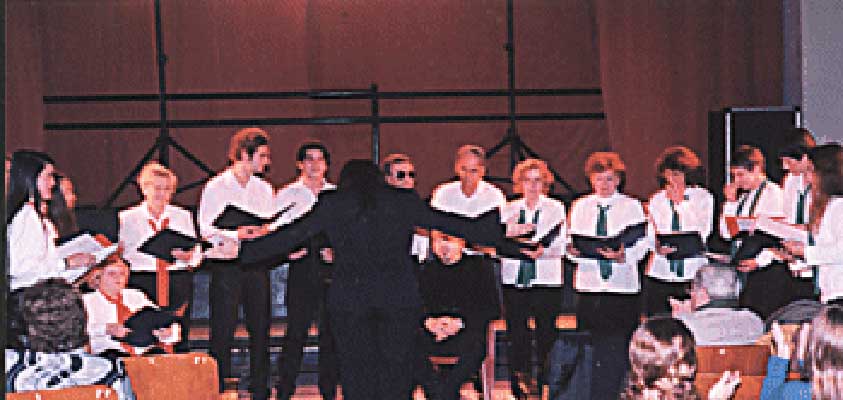 Coro Lagun Artean del centro vasco Zazpirak Bat, de Rosario, en una presentación durante el 2008