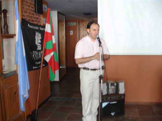 En el día del vigésimo aniversario de Presencia Vasca, su conductor Federico Borrás dirigió unas palabras a los presentes en la conmemoración