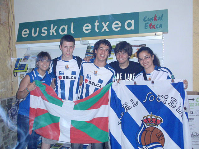 Realzales celebran el ascenso a Primera en la Euskal Etxea.