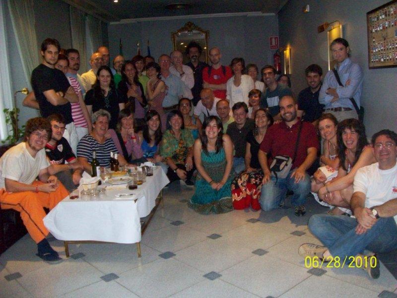Foto de grupo de los asistentes a la fiesta (foto EE)