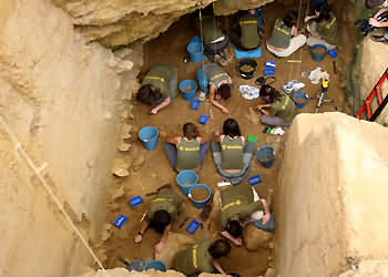 Imagen de la excavación en proceso en Lezetxiki (foto Noticias de Gipuzkoa)