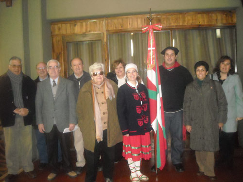 Algunos de los asistieron a la Misa de San Ignacio, entre ellos Ismael Espinosa, Guillermo Larrea, el presidente del CV Esteban Marticorena, el vicepresidente, Paulo Landa, Mercedes Cuadra, Silvia Urbicain de Bene, Lucía y Manuel Ramos Maturama...