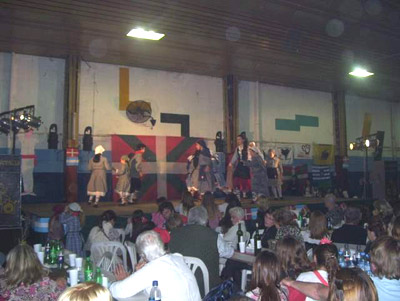 Ambiente en el Club Bochístico Independiente donde se celebró la Fiesta Vasca (foto ChascomusEE)