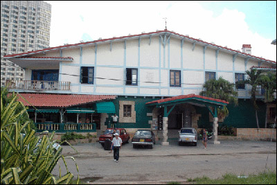 Fachada del restaurante Centro Vasco, que recuerda un baserri (foto MM)