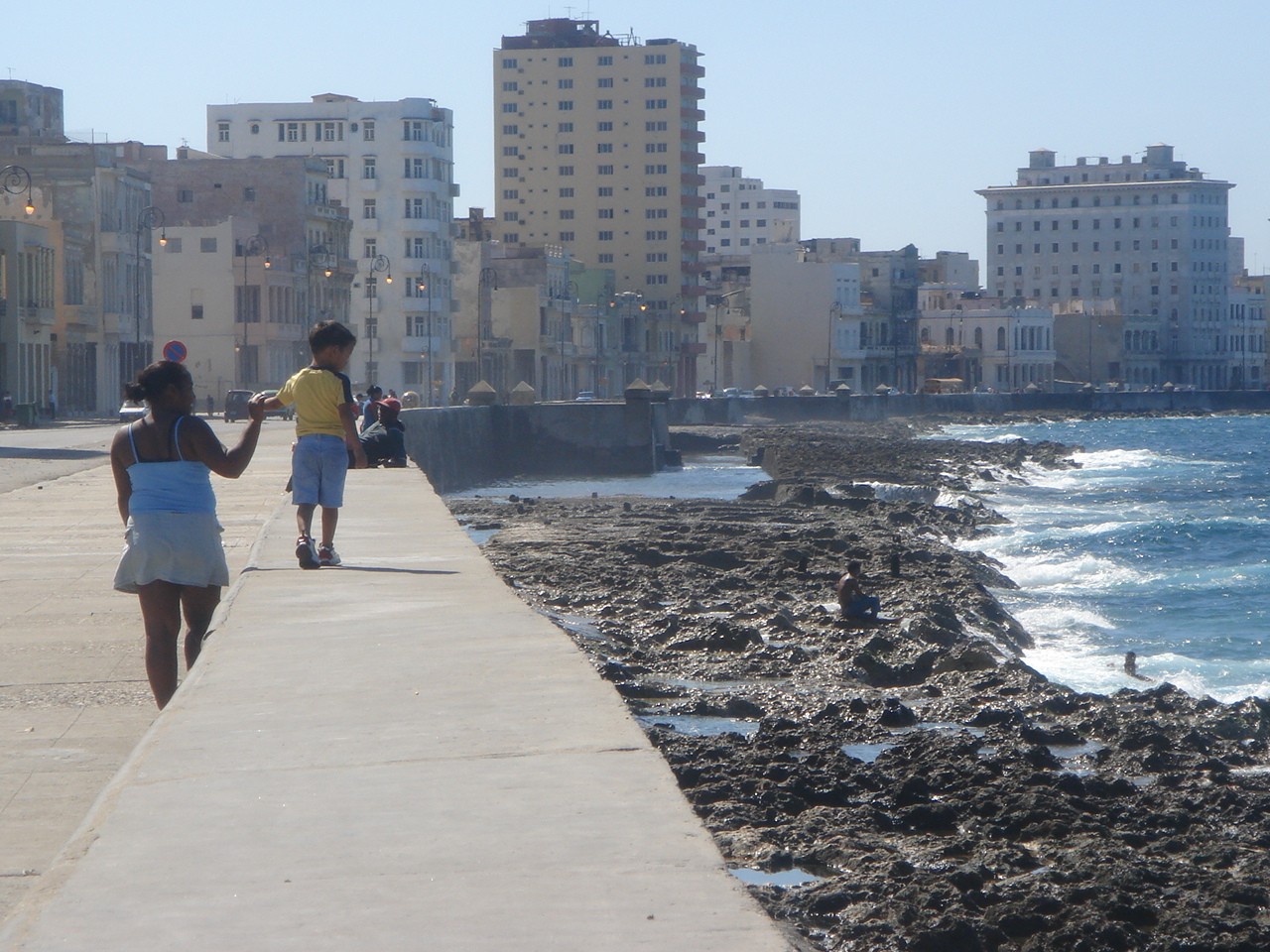 Paseando por el Malecón de La Habana (foto B.Miñaur)