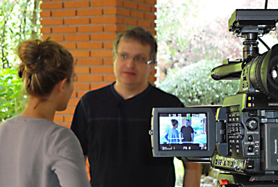 Un momento de la grabación de la entrevista que sirve de base al reportaje (foto EuskalKultura.com)