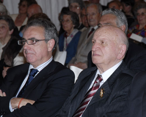 El presidente Miguel Sanz junto a Sandalio Monreal, dirigente de la colectividad navarra argentina y expresidente del Centro Navarro de Rosario