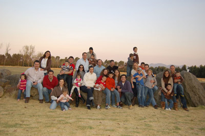 Los miembros del club y familiares disfrutando de una jornada en el campo (foto Mikeldi)