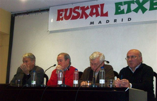Ezker-eskuin, Julio Elejalde, Jon Zaballa, Pablo Beltran de Heredia Beltran eta Martin (argazkia MadrilEE)