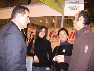 Rodrigo Gartzia (Azkue Fundazioa); Miren Dobaran, directora de Euskera de la Dip. Foral de Bizkaia; Lurdes Auzmendi, viceconsejera de Política Lingüística, e Iñigo Leturia, responsable de euskera Pariseko Euskal Etxea (foto AzkueF) 