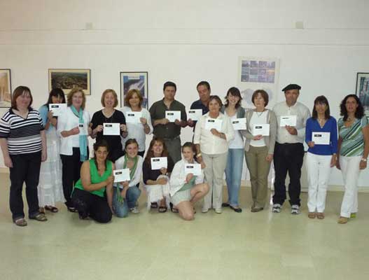 Alumnos de euskera del ciclo 2008 de Tandil con sus profesoras Cecilia Cenoz y Beatriz Poumé