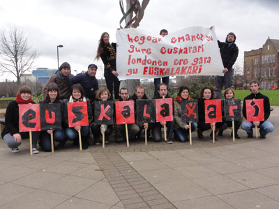 La London Basque Society hasta ha grabado un videoclip para Korrika 17 (foto LondonEE)