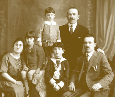 Fotografía de la familia Lako en Argentina, uno de los documentos que forman parte de la exposición 'La Argentina de los vascos'