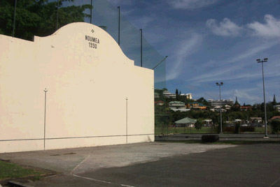 El frontón de Noumea, en Nueva Caledonia (foto AmicalePaysBasqueSonc)