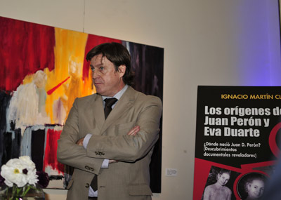 Ignacio Cloppet argentinarra 'Los orígenes de Juan Perón y Eva Duarte' liburuaren aurkezpen batean, Argentinan (argazkia ICloppet)