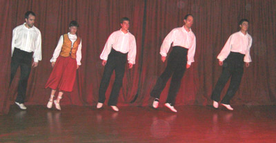 Los dantzaris de Alurr durante un momento de su actuación en Londres (foto Alurr)
