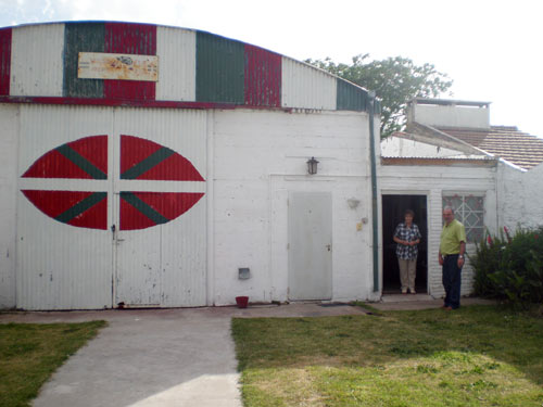 Centro Vasco 'Etxe Alai' de Pehuajó, en la provincia argentina de Buenos Aires (foto EuskalKultura.com)