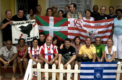 Foto de grupo de los participantes en la Asamblea de AthletiKuba (foto MMarotta)