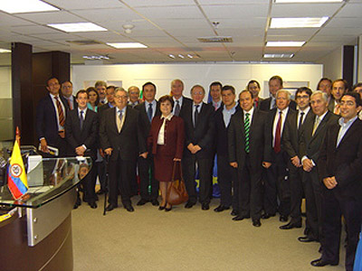 Guillermo Echenique con representates de las empresas vascas de Colombia (foto Irekia)