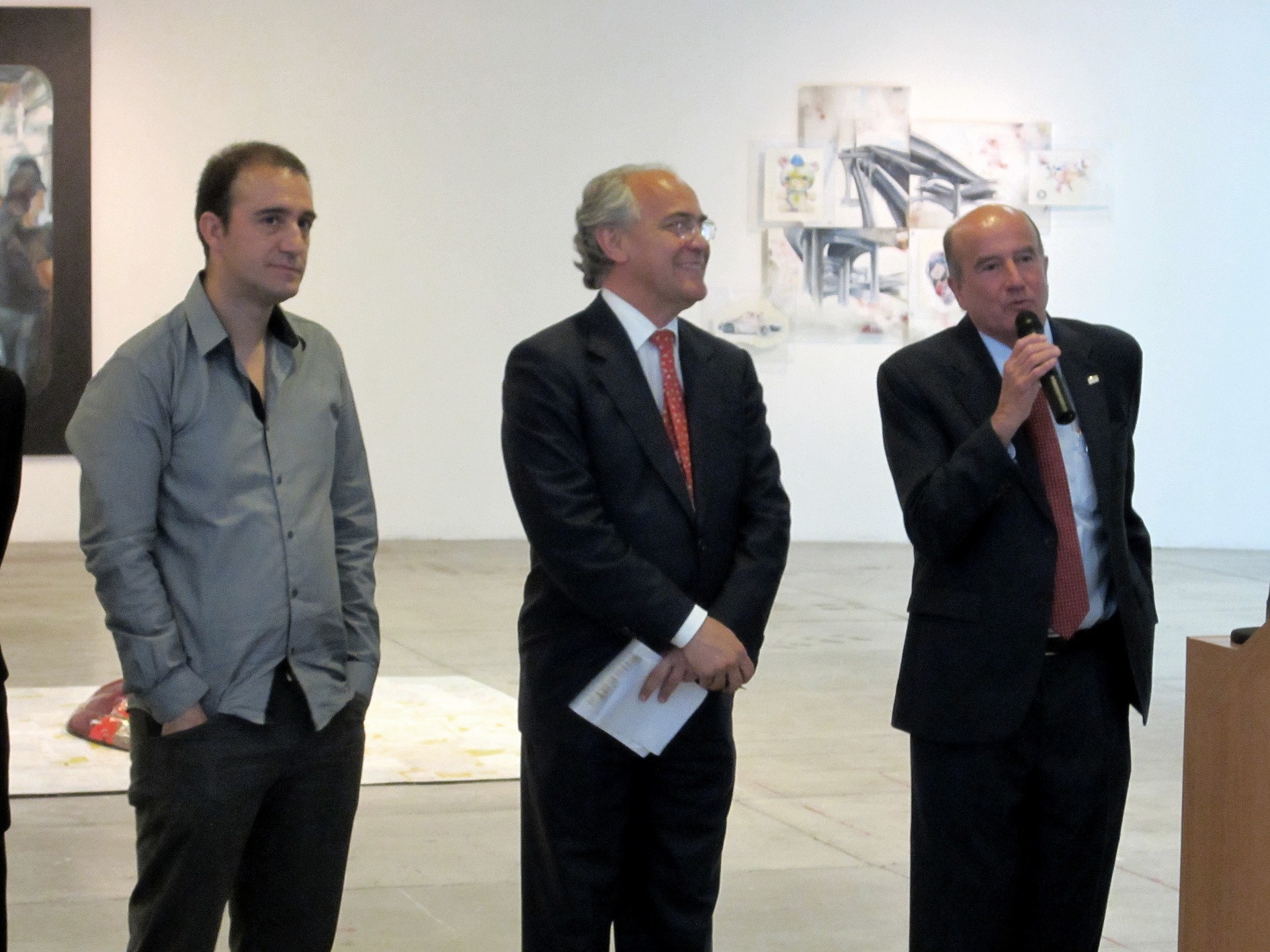 A la izquierda de la imagen, Gorka Larrañaga durante la inauguración de la primera Semana Cultural Vasca de la Universidad Iberoamericana de Santa Fe (foto DICO)