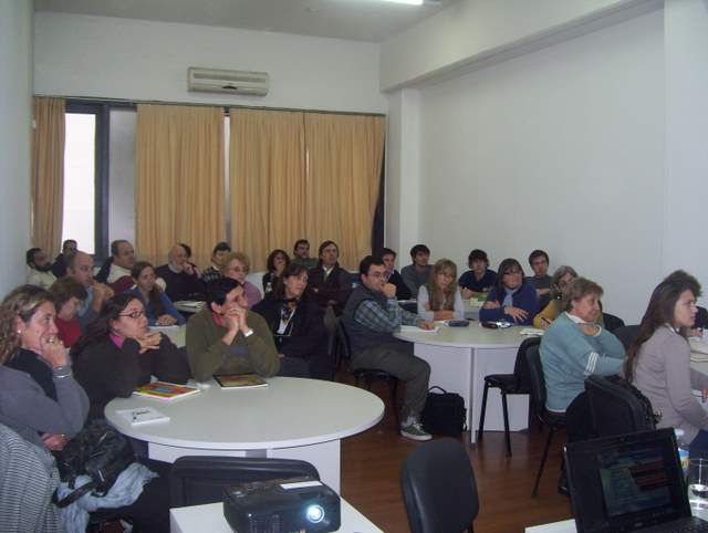 Imagen parcial de la clase de presentación del primer gardo de Euskera y Cultura Vasca de la Universidad Nacional de La Plata en este curso 2011