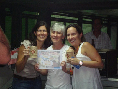 Irantzu Azpiritxaga, Maitane Azpiritxaga y Michele Barriola ganaron el concurso con su pintxo de paté con pimientos (foto PArriaga)