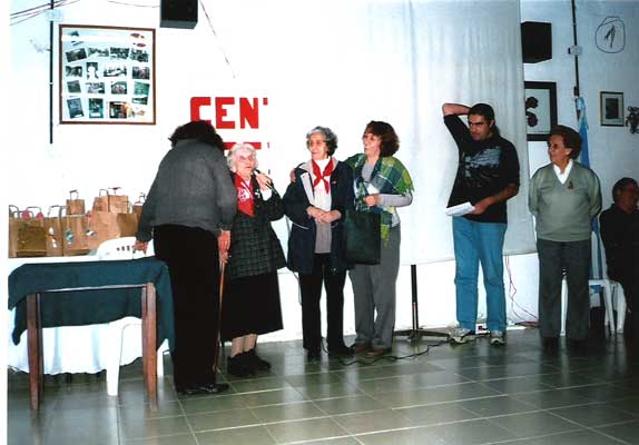 Pepita Etxeberria eta Maria Pilar Bastida bere alabekin (argazkia EE)