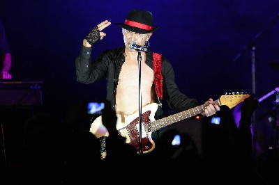 Francis Díez, cantante de Doctor Deseo, durante el concierto en la sala Lunario, en México DF (foto DoctorDeseo)