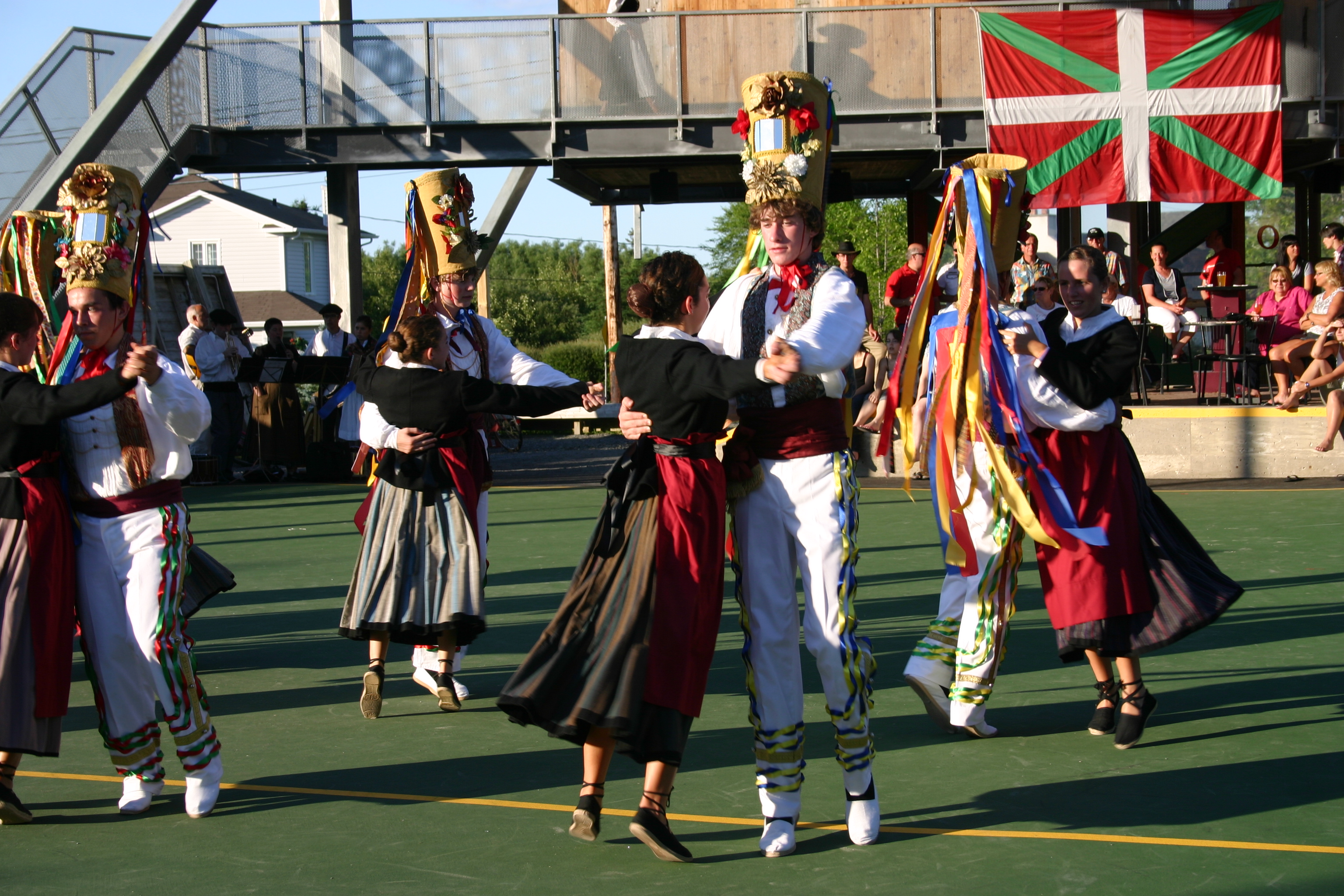 Begiraleak talde lapurtarra joan den asteburuan 'Parc de l'Aventure Basque en Amerique' gunean (argazkia PABA)