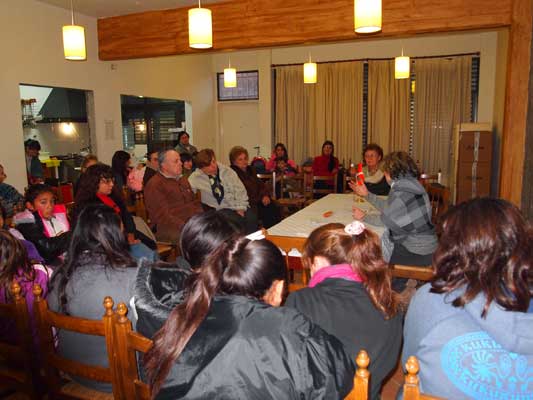 La socióloga Mirta Gorga ofreció una conferencia en el centro Toki Eder (fotoEE)