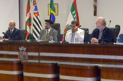 Diputados y miembros de la Euskal Etxea de Itapevi, en la sesión de homenaje del "Dia dos Bascos" (foto ItapeviEE)