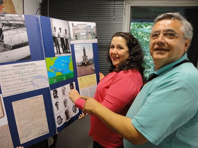 Juanjo San Mamés y Rosa Mari San Mamés, hija de Félix, visitaron EuskalKultura.com para presentarnos el libro (foto EuskalKultura.com)