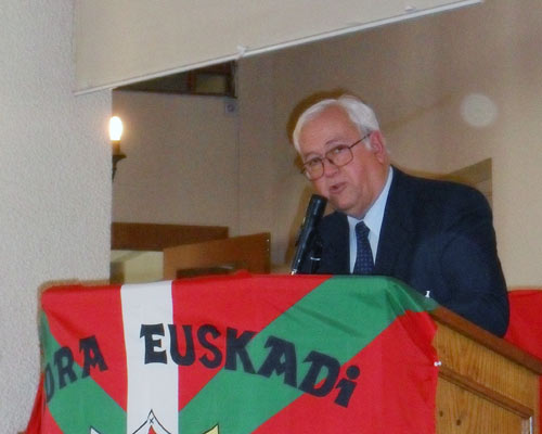 Un momento de la intervención de Archibaldo Uriarte, presidente de la Casa Vasca de Viña-Valparaíso con ocasión de la festividad de San Ignacio, patrón de la euskal etxea