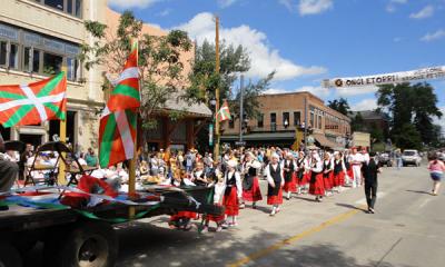 Buffaloko NABO 2011ko kabalkadako beste irudi bat (argazkia EuskalKultura.com)