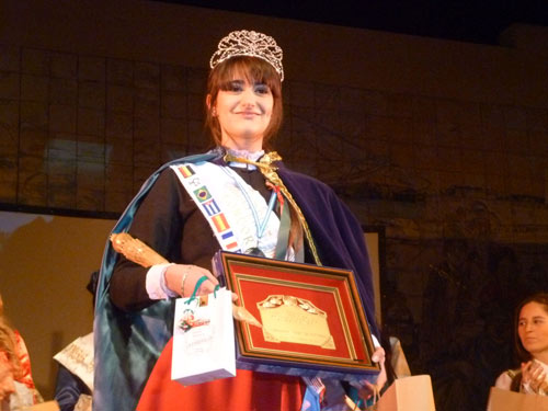 María de los Milagros Castañeda Arletaz, representante de la Colectividad Vasca y Reina Provincial del Immigrante elegida ayer en Concordia (foto Mariano Silva-Torrea/EuskalKultura.com)