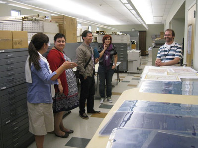 Cristina Castillo and Asier Romero visiting the Idaho State Historical Archive (photo Cenarrusa Foundation)