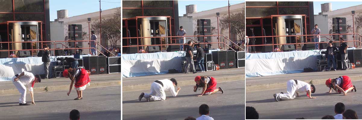 Dantzaris de Ibai Txori en una secuencia de 'Ipurdi dantza', un baile que tienen muchos adeptos entre el público infantil, en la Fiesta de Colectividades (fotoEE)