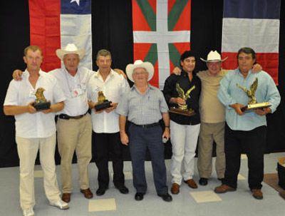 Last year's Mus Champions with their trophies in California (photo NABO)