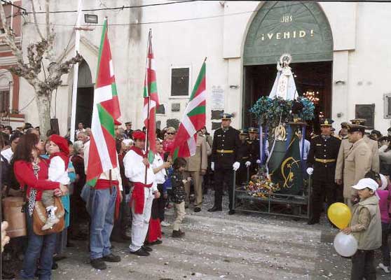 Integrantes del Centro Vasco Haritz en la celebración en Arrecifes (Argentina) del día de la Virgen de Arantzazu