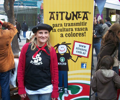 Aitunea, una tienda online vasco-argentina, estuvo en la feria "Buenos Aires celebra el País Vasco" con sus coloridos diseños (foto Aitunea)