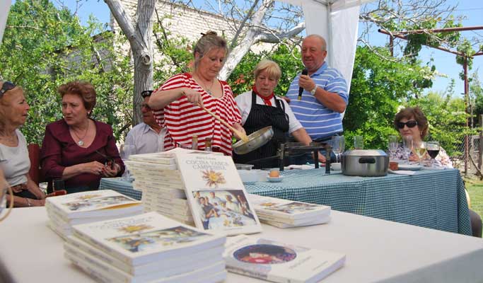 El pasado 29 de octubre Marita Echave presentó su 'Cocina vasca campesina' en Gral Roca (fotoEE)