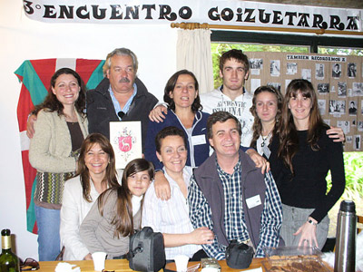 Una de las numerosas familias de Goizuetas que asistieron al III. Encuentro Goizuetarra (foto EncuentroGoizuetarra)