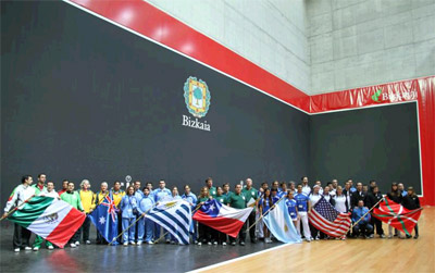 Foto de grupo de los pelotaris participantes en el torneo (foto MPB)