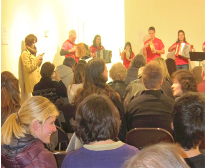 El grupo boiseano Txantxangorriak actuó en el Euskararen Nazioarteko Eguna de la capital de Idaho (foto IKortazar)