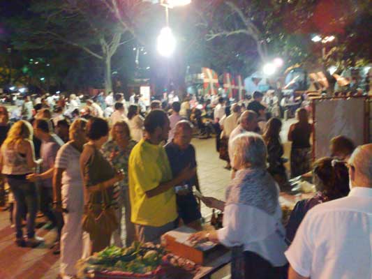 Los euskaltzales rosarinos celebraron el Día del Euskera en la PLaza Gernika (foto EE)