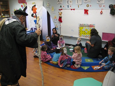 The kids were celebrating pajama day when the Olentzero suddenly appeared (photo Boise Ikastola)