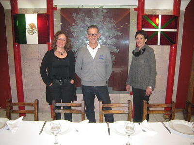 Club president Lourdes Arrechea; Kinku Zinkunegi, HABE;and board member Itziar Urkiola (photo HABE)