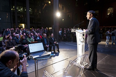 El lehendakari Patxi López presentó el traductor automático ayer en Bilbao (foto Irekia)