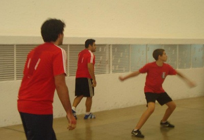 Los jóvenes pelotaris vienen pegando fuerte, como demostraron los participantes en el encuentro (foto RioCuartoEE)